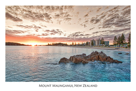 558 - Post Art Postcard - Mount Maunganui - Sunrise