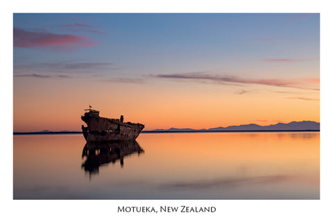 664 - Post Art Postcard - Motueka Shipwreck