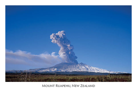 689 - Post Art Postcard - Mount Ruapehu - Eruption