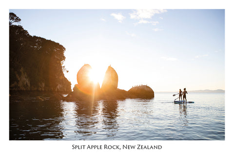 741 - Post Art Postcard - Split Apple Rock - Paddleboarders