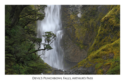 745 - Post Art Postcard - Devils Punchbowl Falls