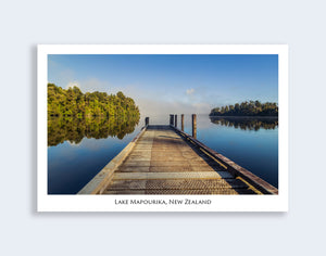 605 - Post Art Postcard - Lake Mapourika