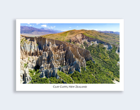 654 - Post Art Postcard - Clay Cliffs Omarama