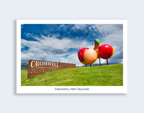 704 - Post Art Postcard - Cromwell Sign