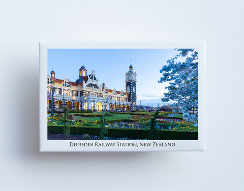 FM0109 - Post Art Magnet - Dunedin Railway Station