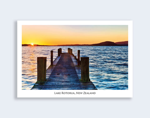 N32 - Post Art Postcard - Lake Rotorua Sunrise