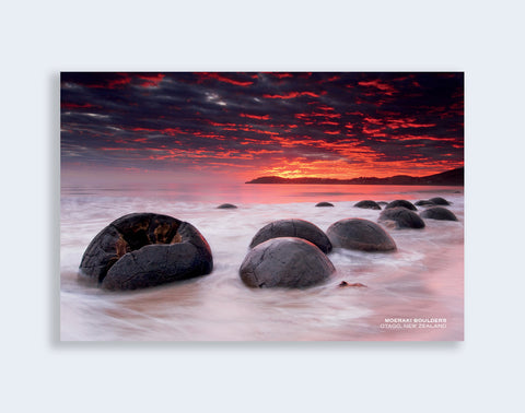 PCL 1023 - Sisson Postcard - Moeraki Boulders