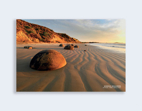 PCL 1024 - Sisson Postcard - Moeraki Boulders
