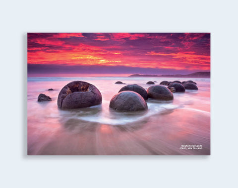PCL 1025 - Sisson Postcard - Moeraki Boulders