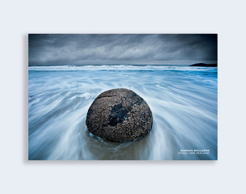 PCL 1124 - Sisson Postcard - Moeraki Boulder