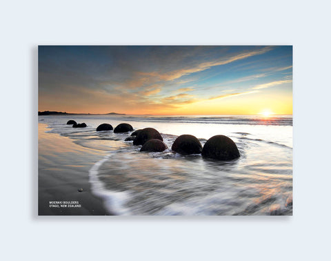 PCL 1103 - Sisson Postcard - Moeraki Boulders