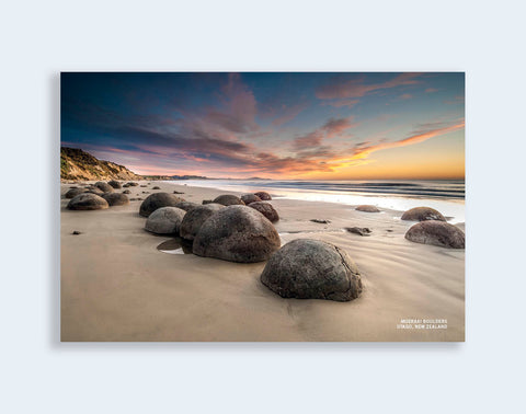 PCL 1104 - Sisson Postcard - Moeraki Boulders