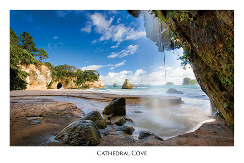 520 - Post Art Postcard - Cathedral Cove