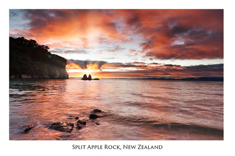 567 - Post Art Postcard - Split Apple Rock - Sunrise