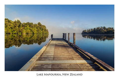 605 - Post Art Postcard - Lake Mapourika