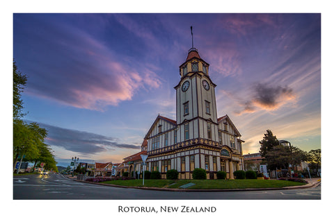 642 - Post Art Postcard - Rotorua Visitor Centre