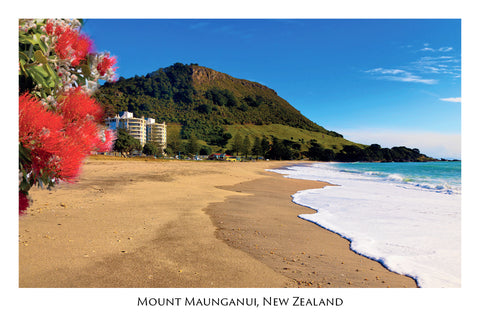 N34 - Post Art Postcard - Beach at Mt Maunganui
