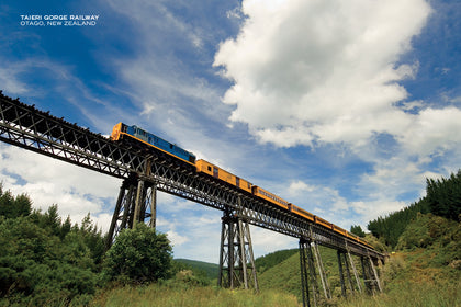PCL1020 - Sisson Postcard - Taieri Train